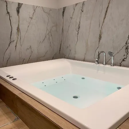 Belle - Luxury At Monastiraki Railway Station Athens