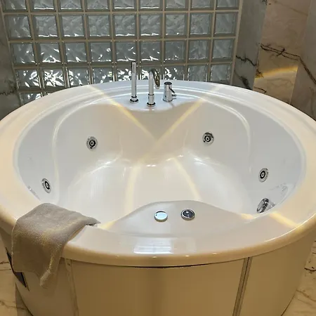 Hotel Belle - Luxury At Monastiraki Railway Station